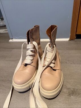 ALOHAS Beige Lace-Up Platform Ankle Boots